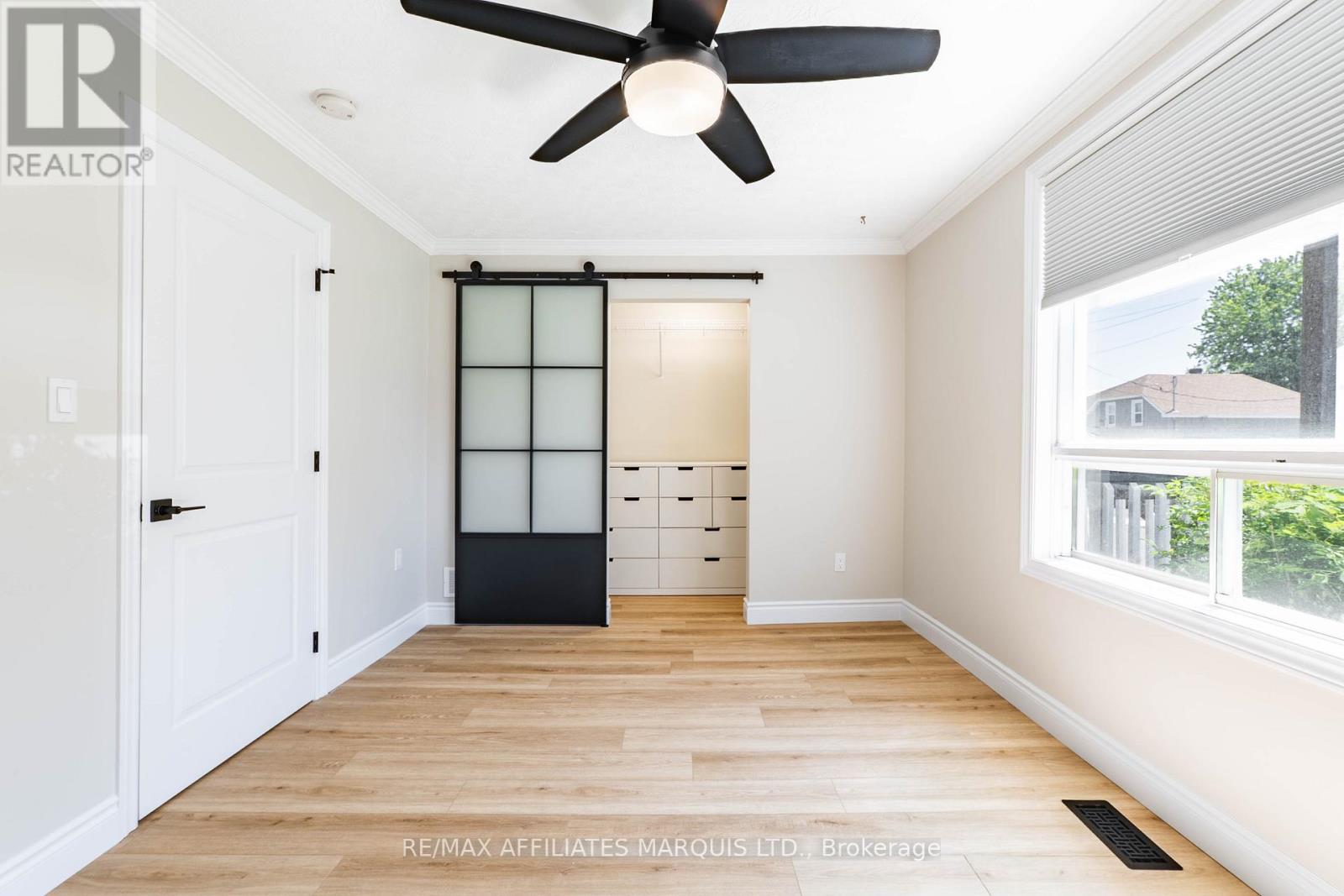 213 8TH STREET E - 17
