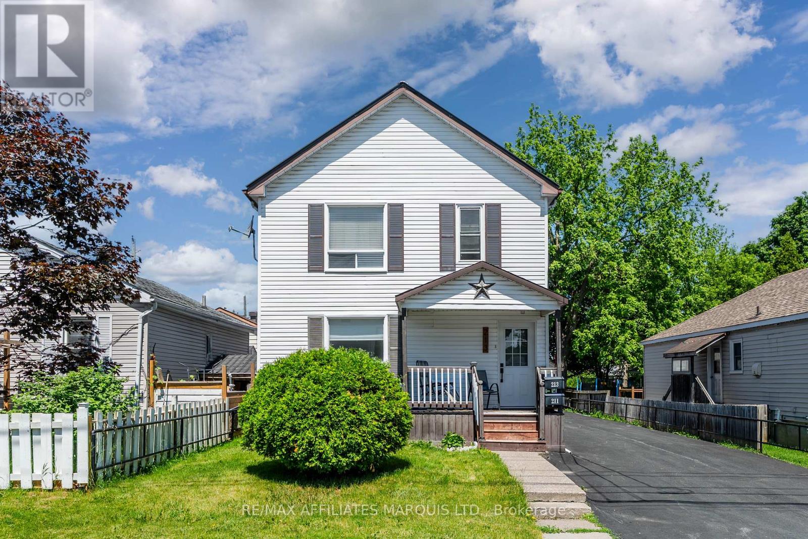 213 8TH STREET E - 2