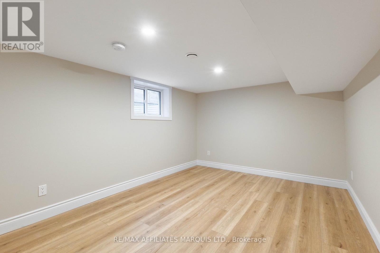 213 8TH STREET E - 25