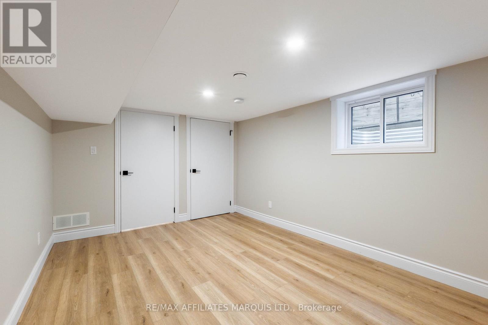 213 8TH STREET E - 26