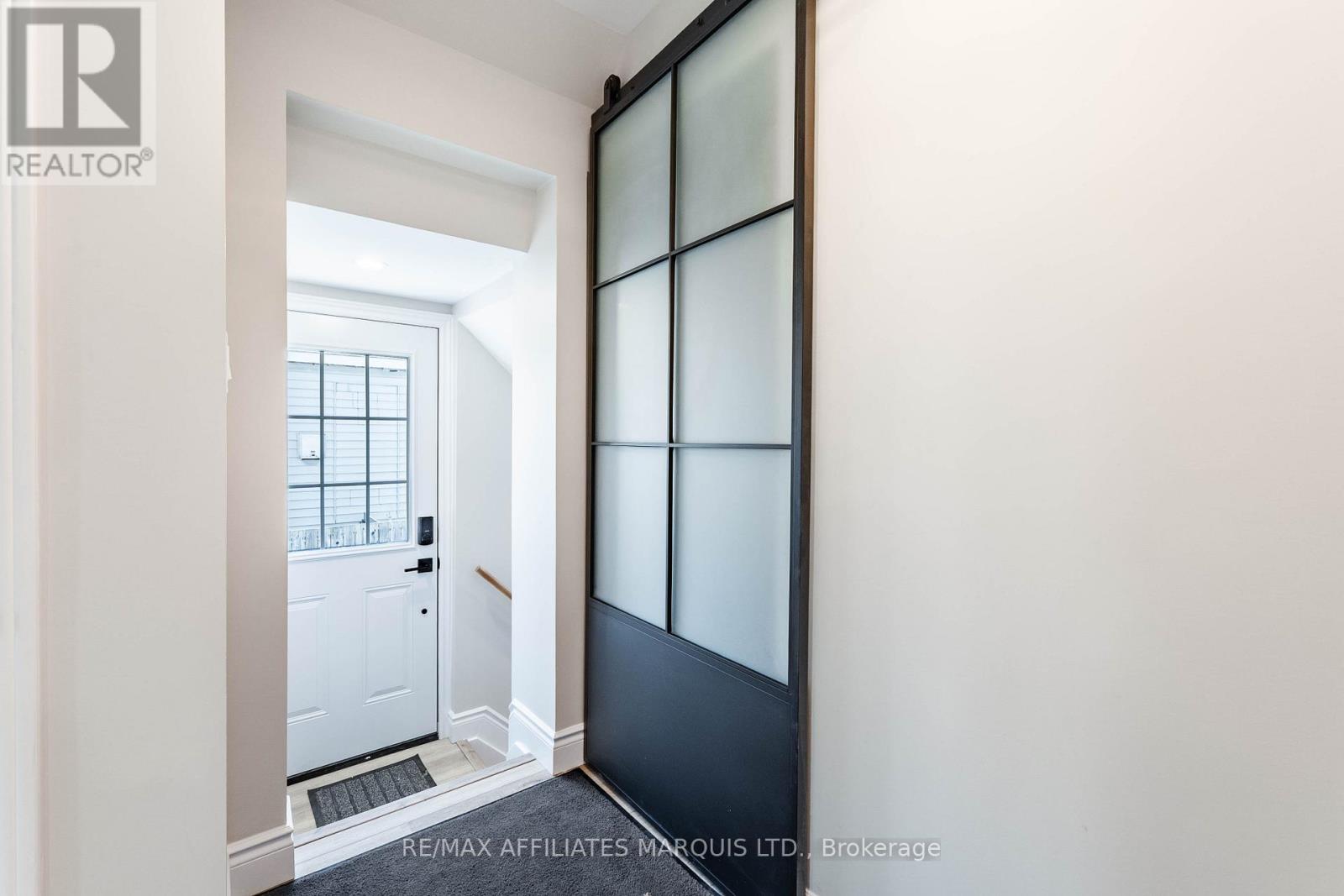 213 8TH STREET E - 5