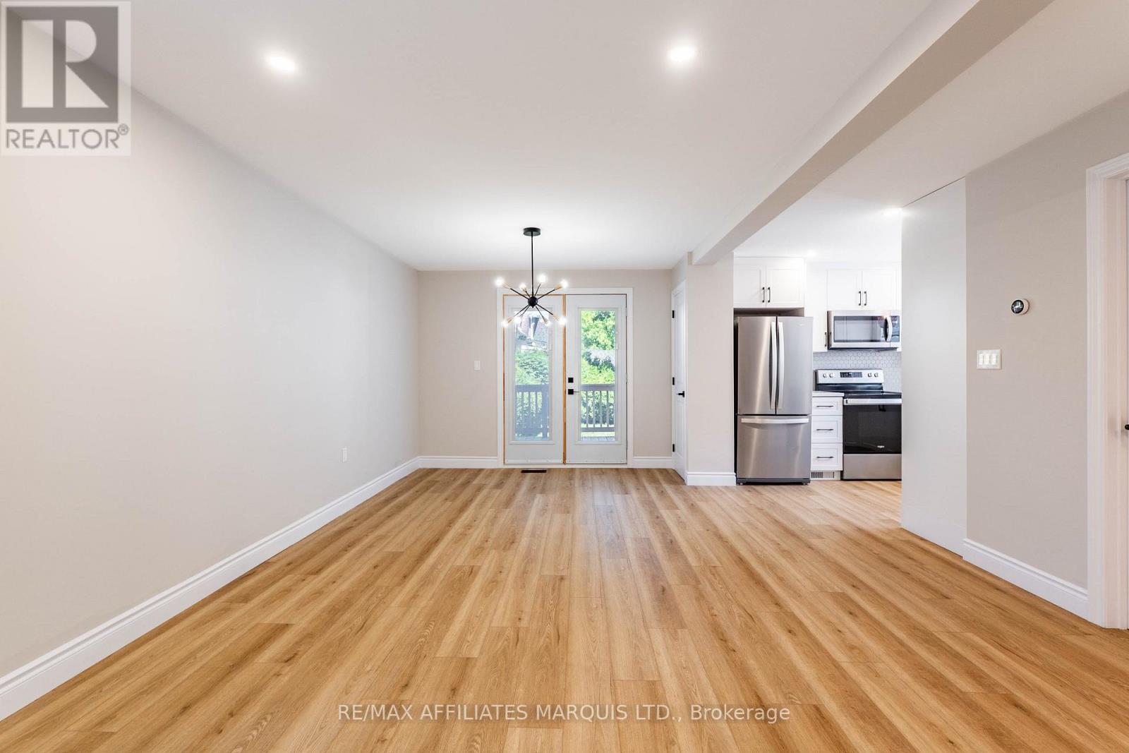 213 8TH STREET E - 7