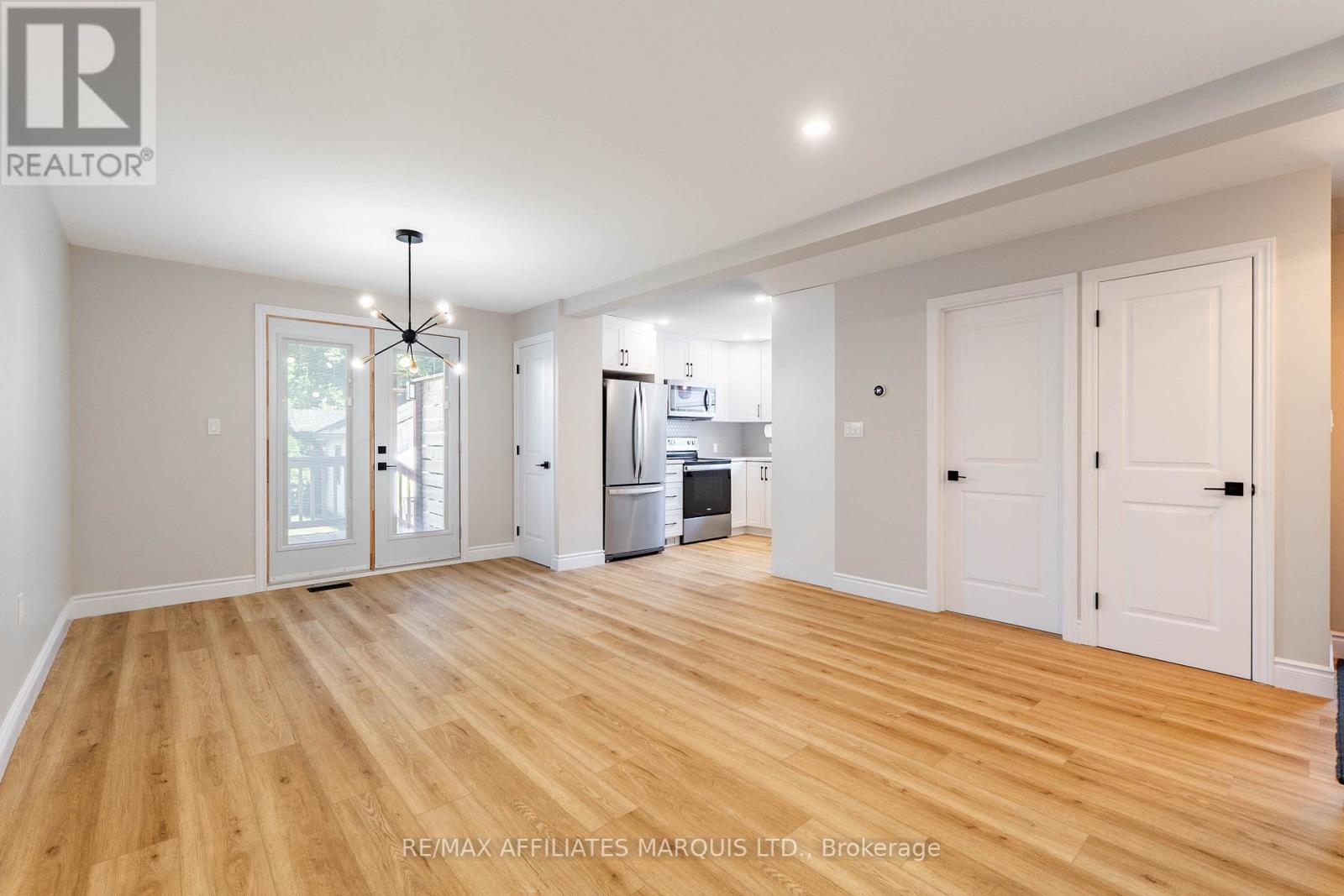 213 8TH STREET E - 8