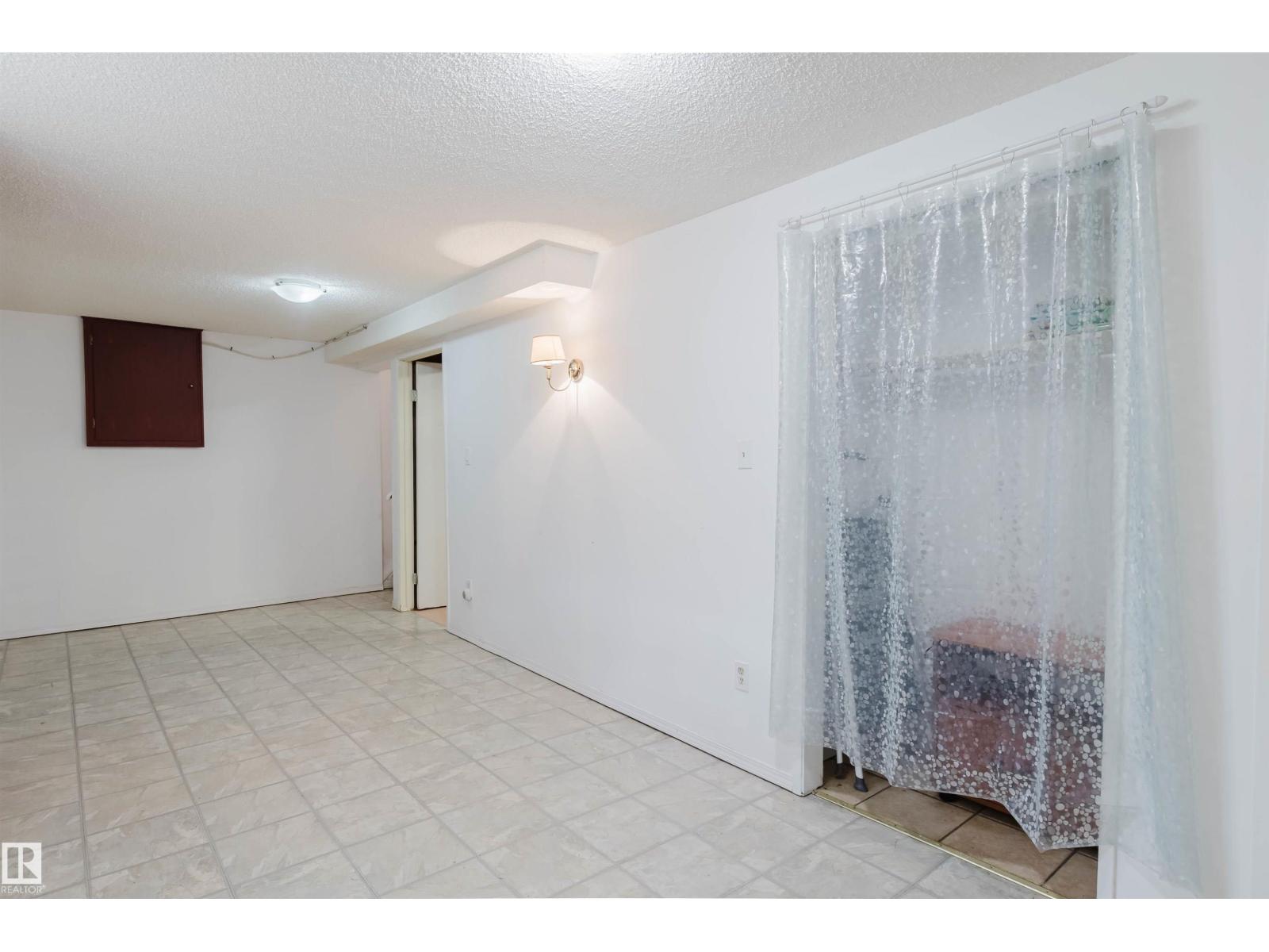 #4 14310 80 ST NW - 25