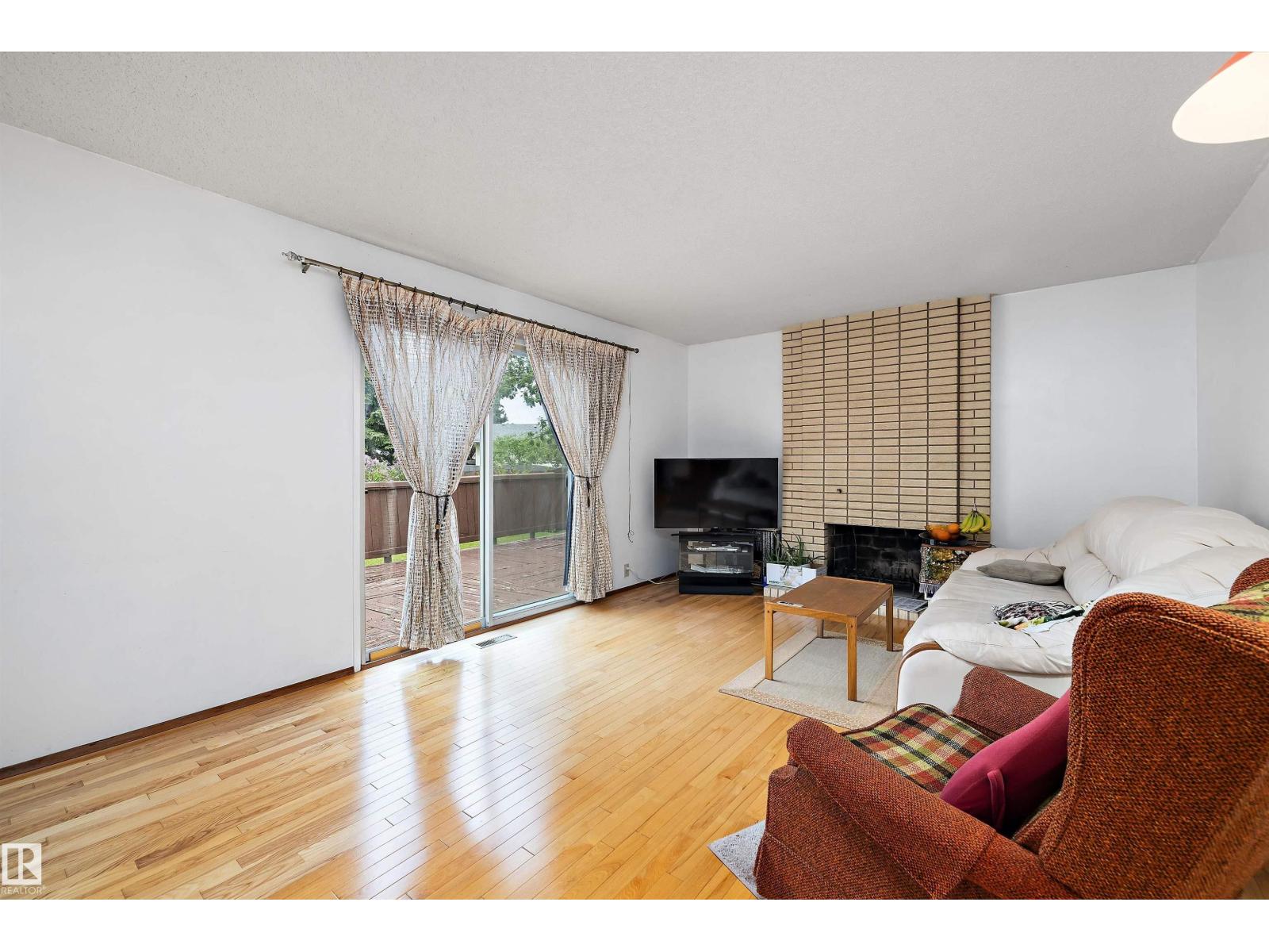6816 40 AV NW — photo 11