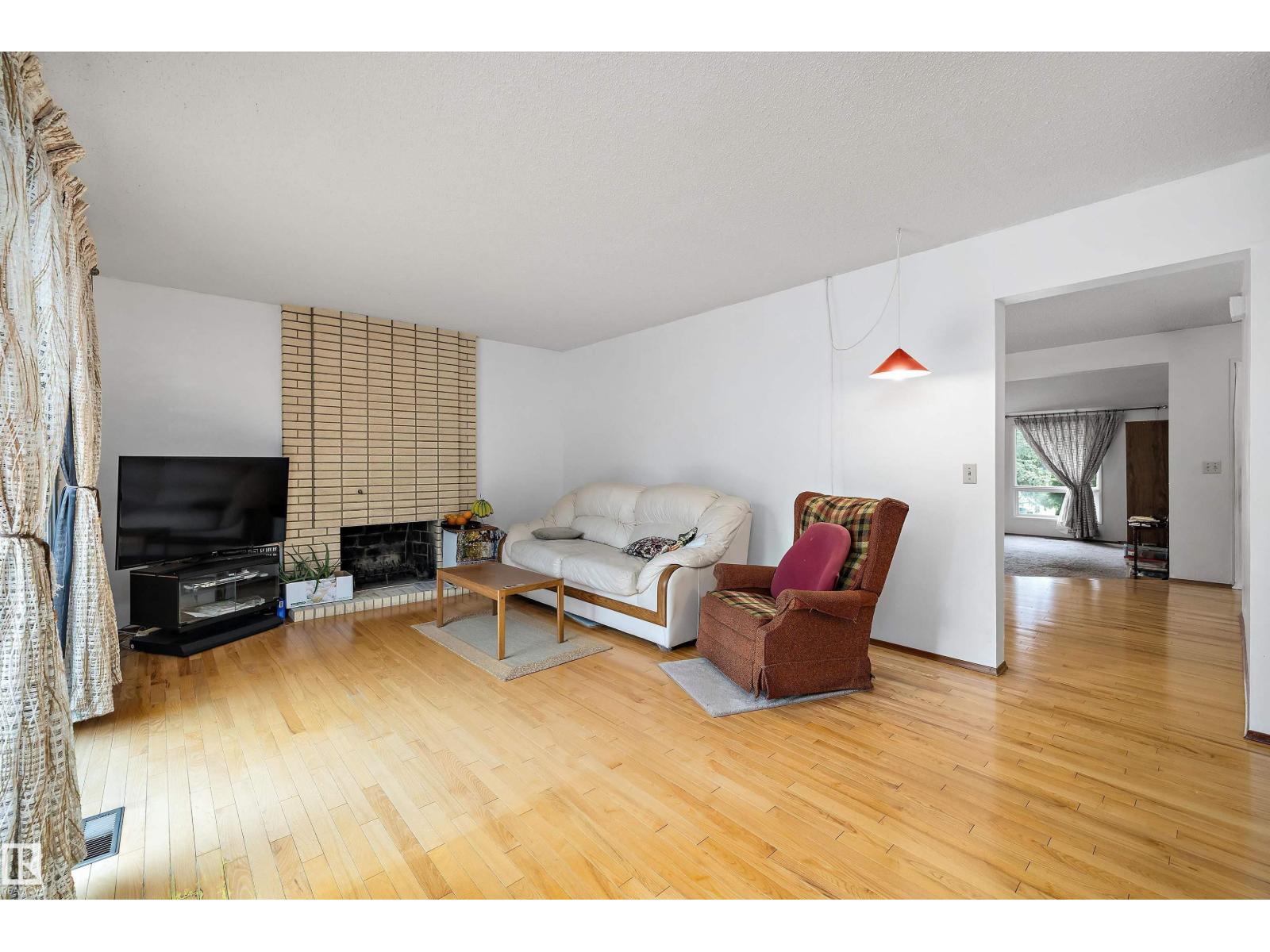 6816 40 AV NW — photo 13