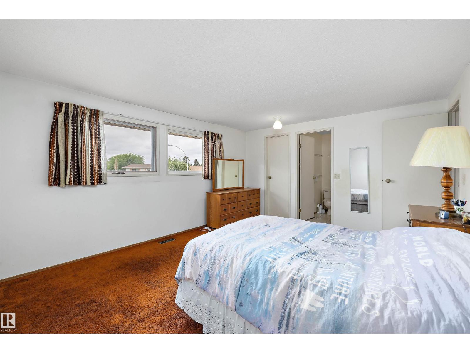 6816 40 AV NW — photo 22