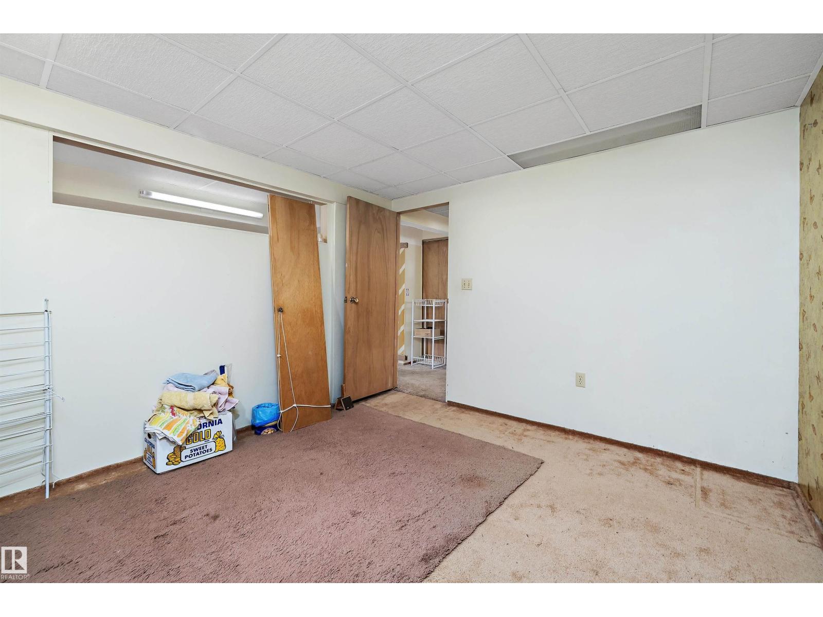 6816 40 AV NW — photo 34