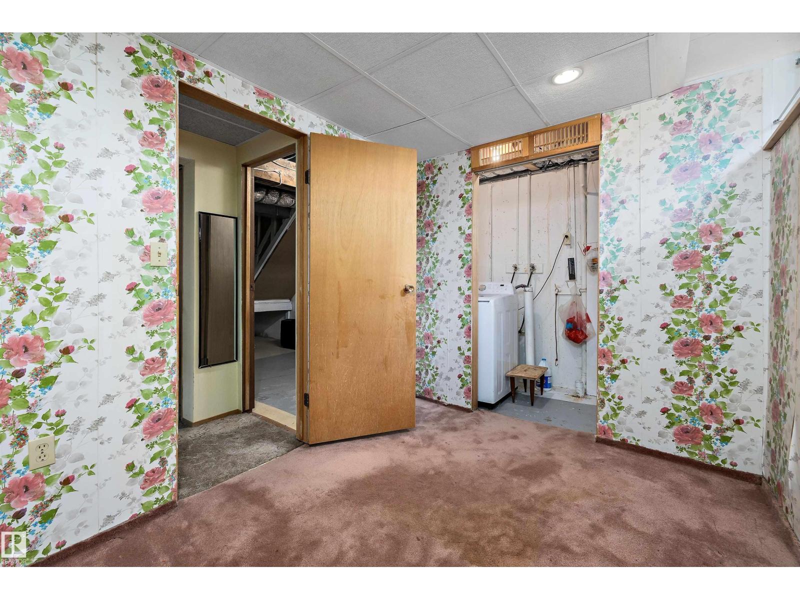 6816 40 AV NW — photo 37