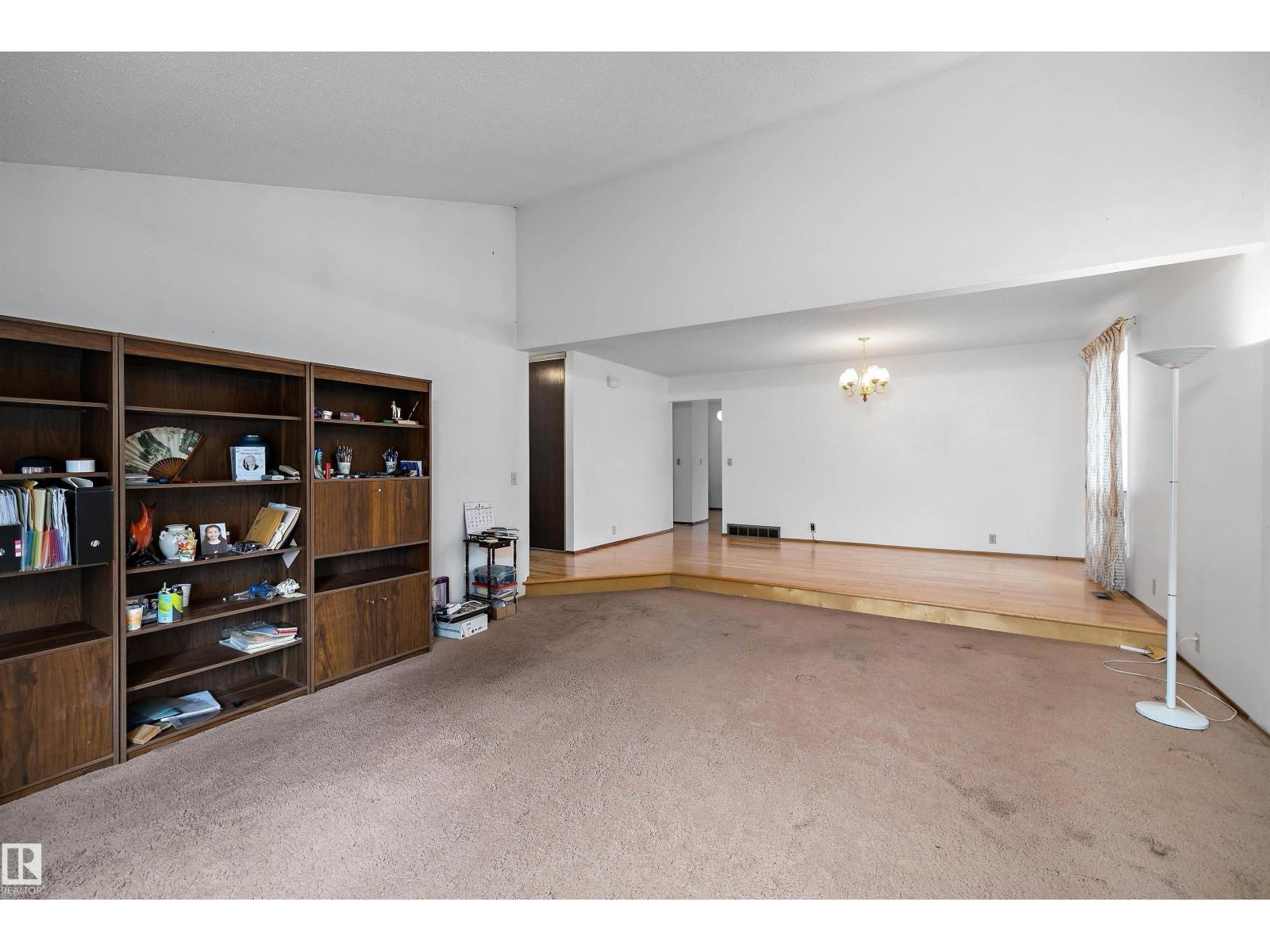 6816 40 AV NW — photo 6