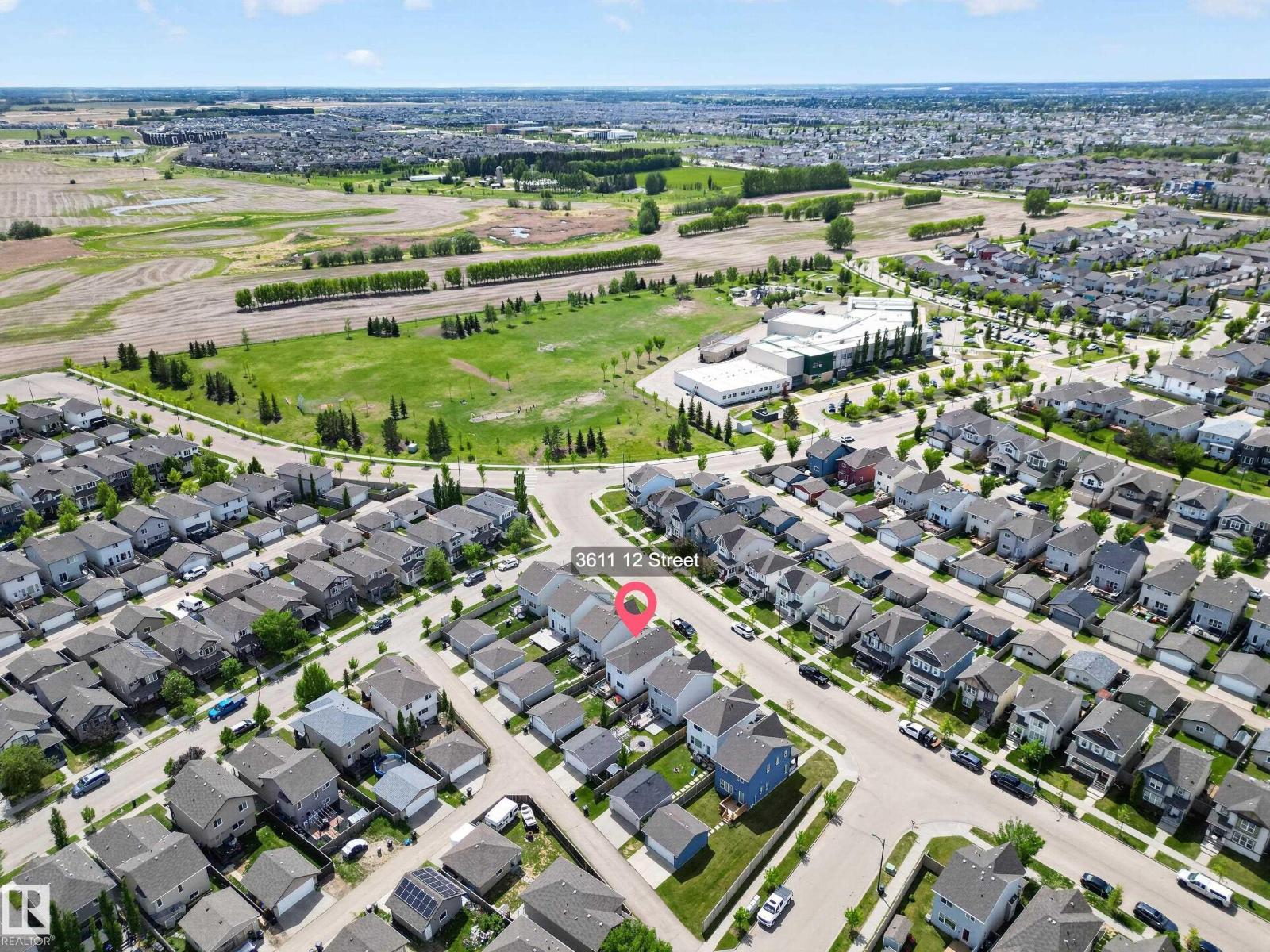 3611 12 ST NW - 36