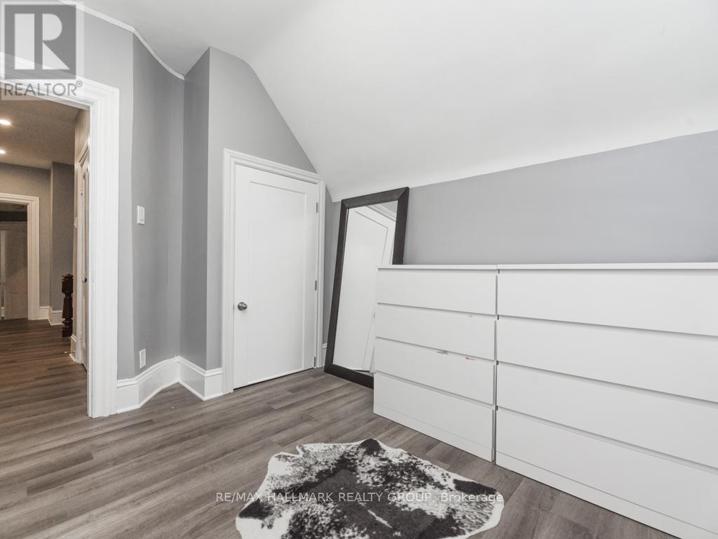6 Bed, 3 Bath House for Sale in Ottawa – 419 BESSERER STREET, Ottawa – MLS# X13430540 - Image 17