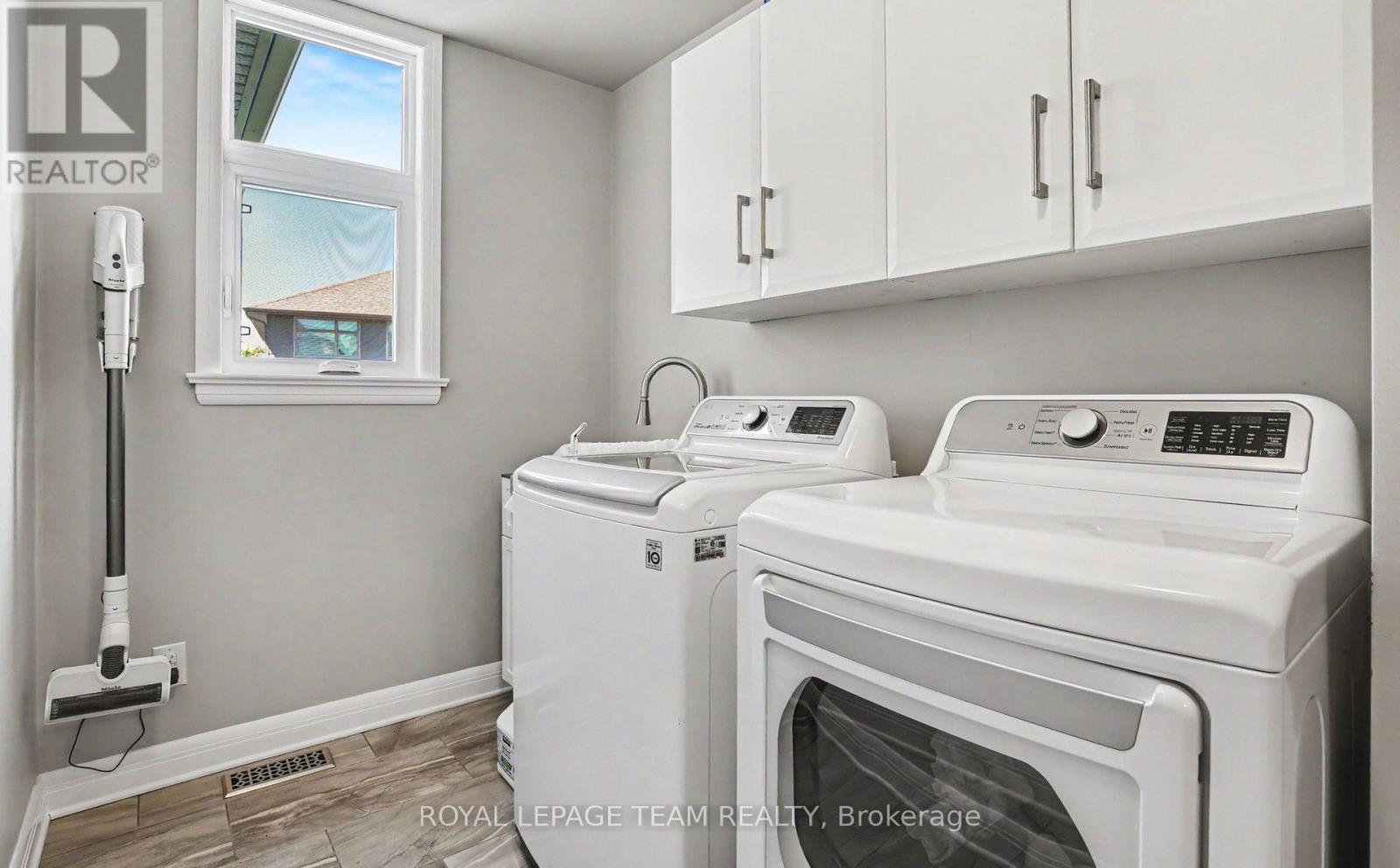 3 Bed, 3 Bath House for Sale in Ottawa – 330 DEVONIAN WAY, Ottawa – MLS# X13430746 - Image 36