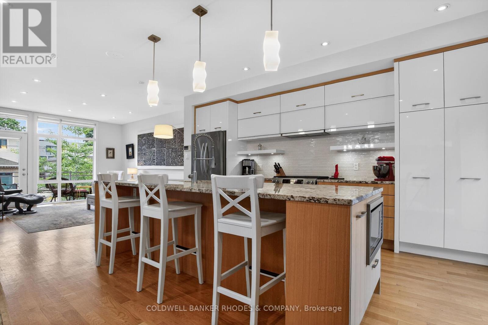 3 Bed, 3 Bath House for Sale in Ottawa – 368A BERKLEY AVENUE, Ottawa – MLS# X13430880 - Image 11