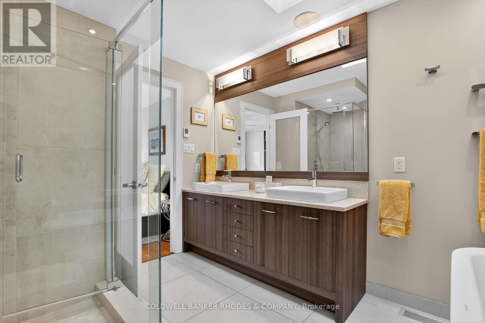 3 Bed, 3 Bath House for Sale in Ottawa – 368A BERKLEY AVENUE, Ottawa – MLS# X13430880 - Image 25