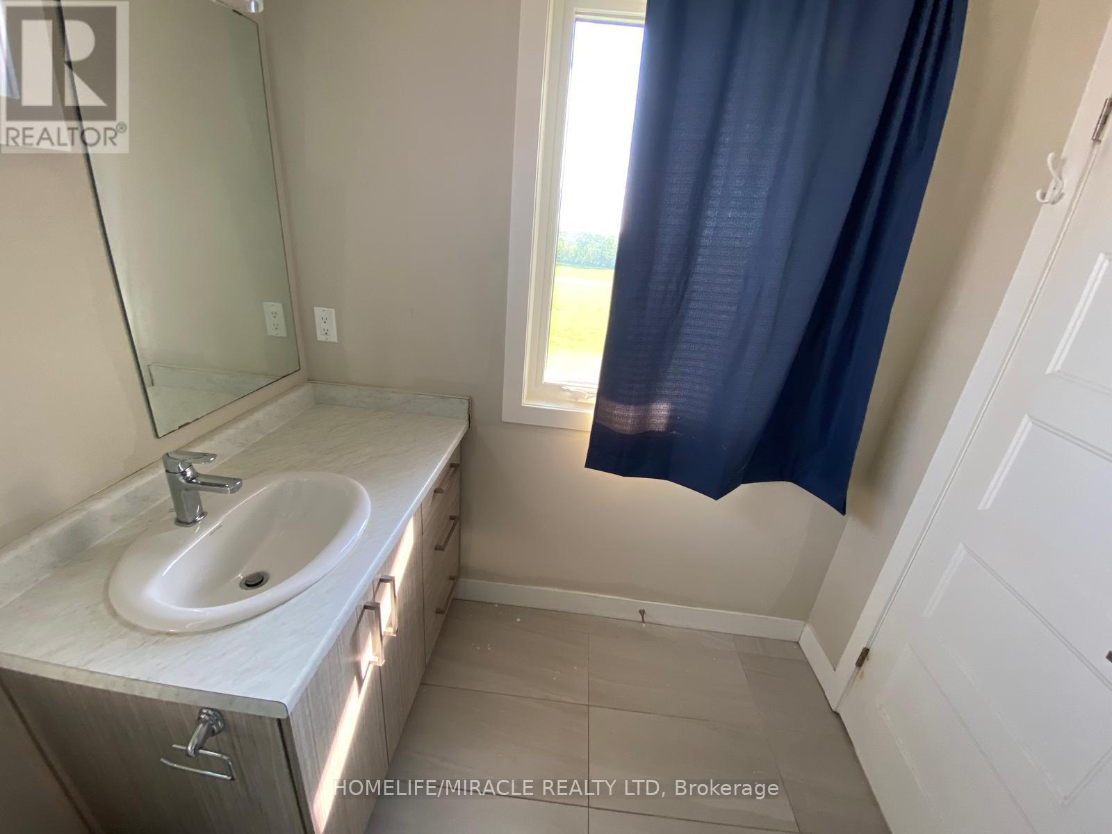 939 WEST VILLAGE SQUARE - 21