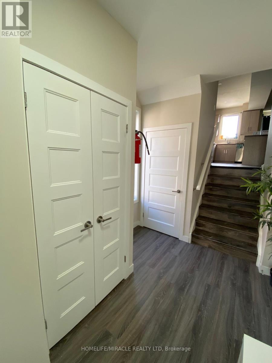 939 WEST VILLAGE SQUARE - 23