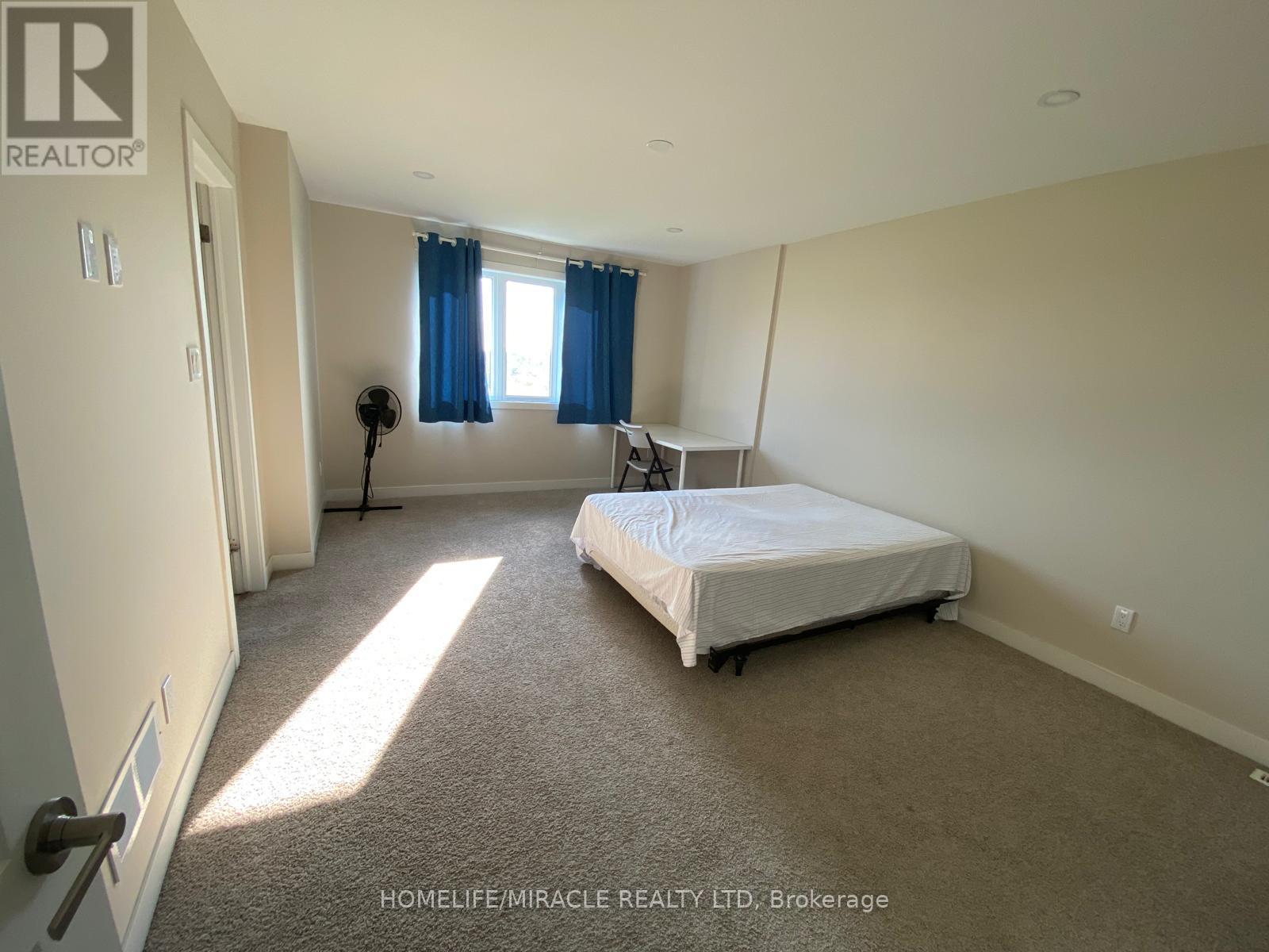 939 WEST VILLAGE SQUARE - 18