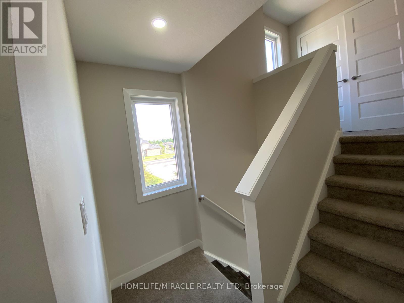 939 WEST VILLAGE SQUARE - 24