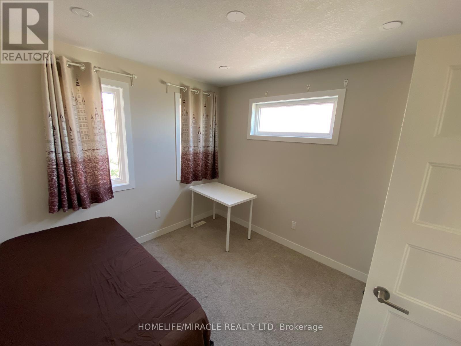 939 WEST VILLAGE SQUARE - 28