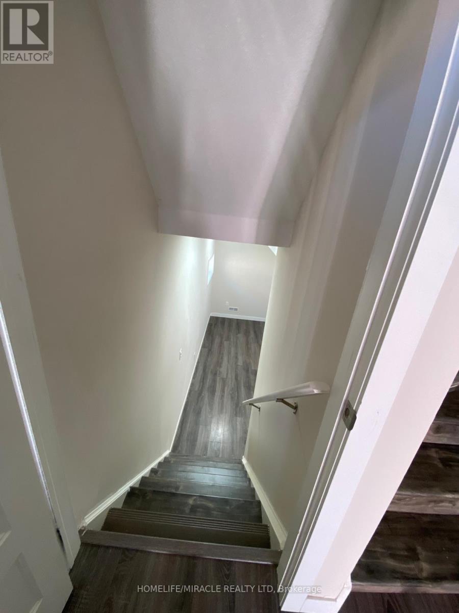 939 WEST VILLAGE SQUARE - 30