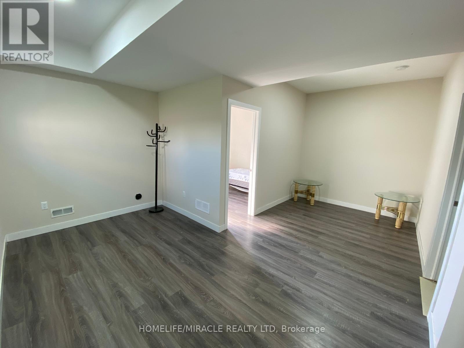 939 WEST VILLAGE SQUARE - 31