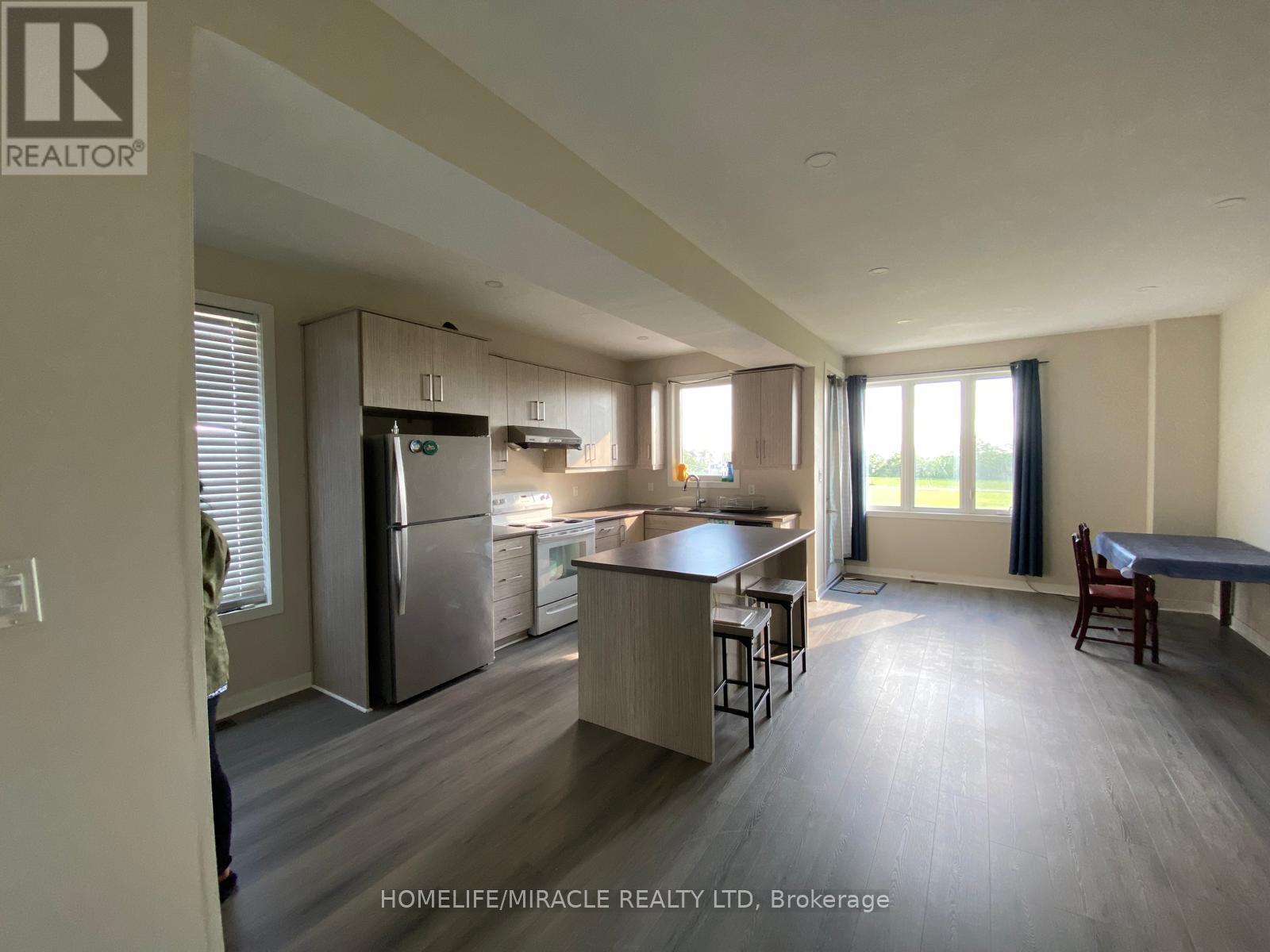 939 WEST VILLAGE SQUARE - 8