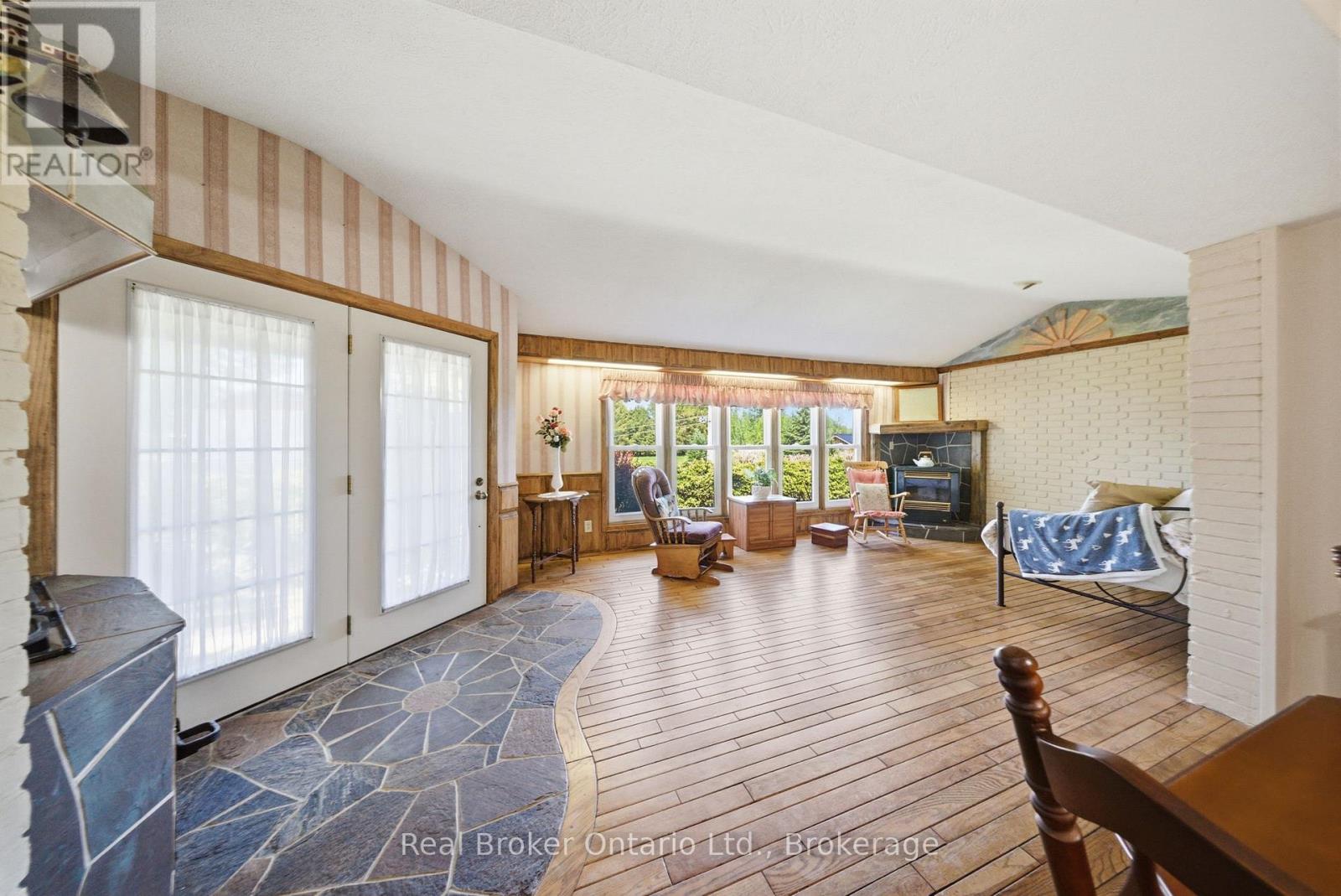 800 TREMAINE AVENUE S - Image 15