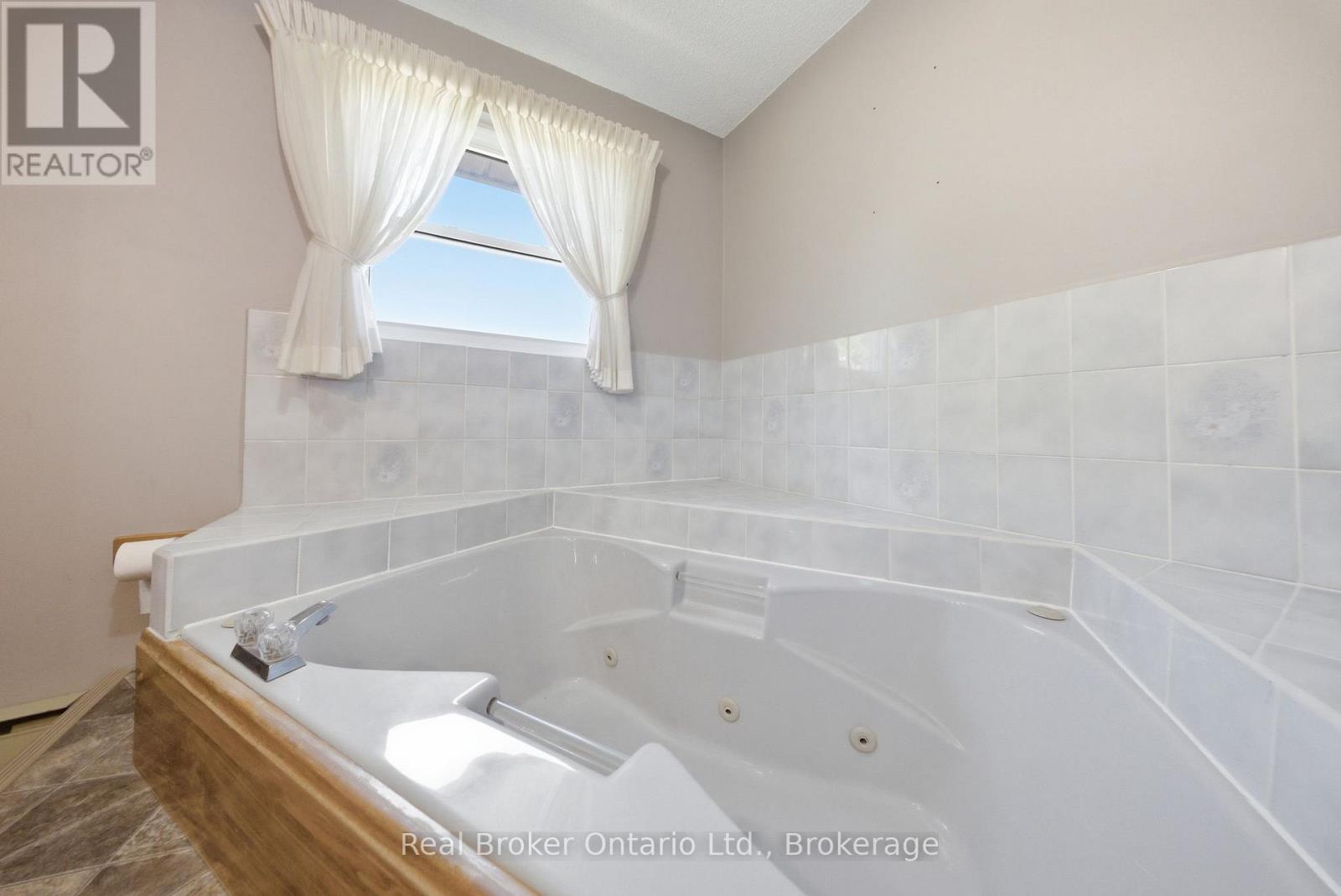 800 TREMAINE AVENUE S - Image 26
