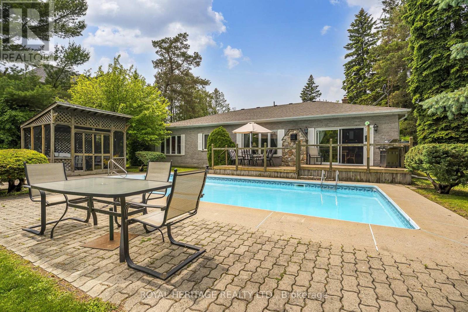 527 ROUGEMOUNT DRIVE - 4