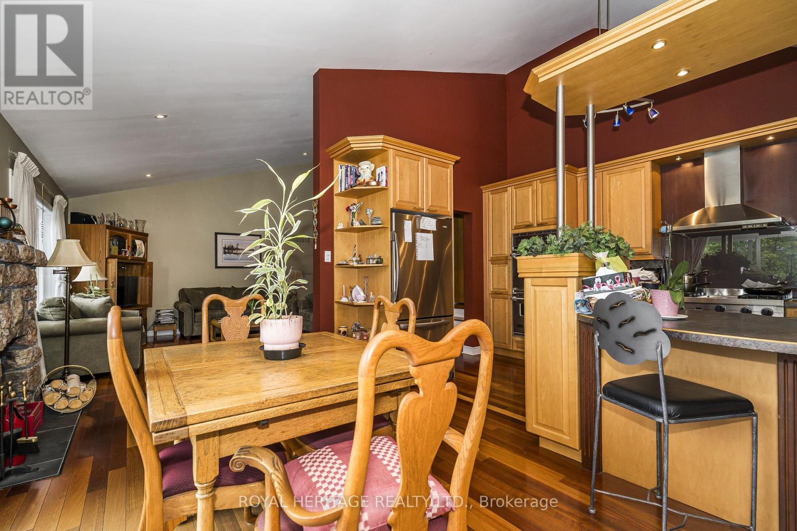 527 ROUGEMOUNT DRIVE - 10