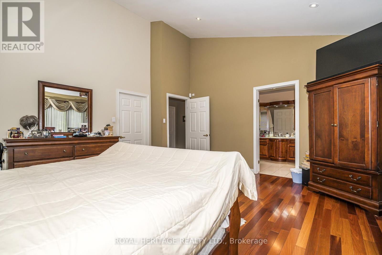 527 ROUGEMOUNT DRIVE - 14