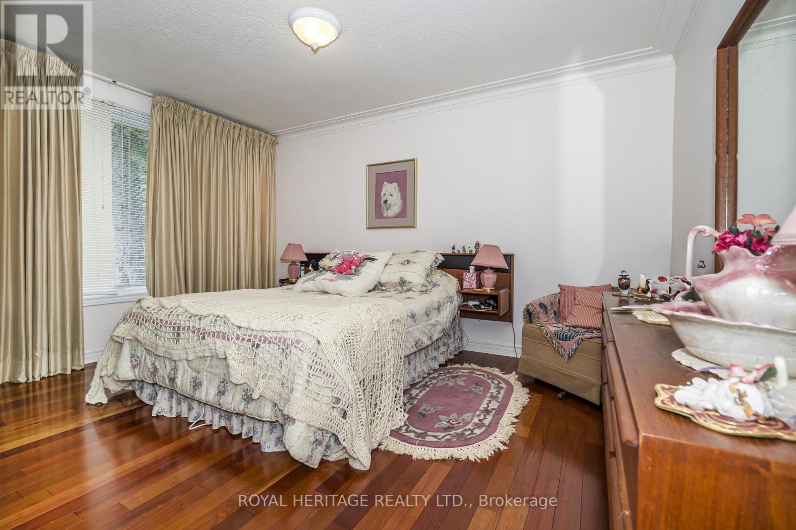 527 ROUGEMOUNT DRIVE - 18