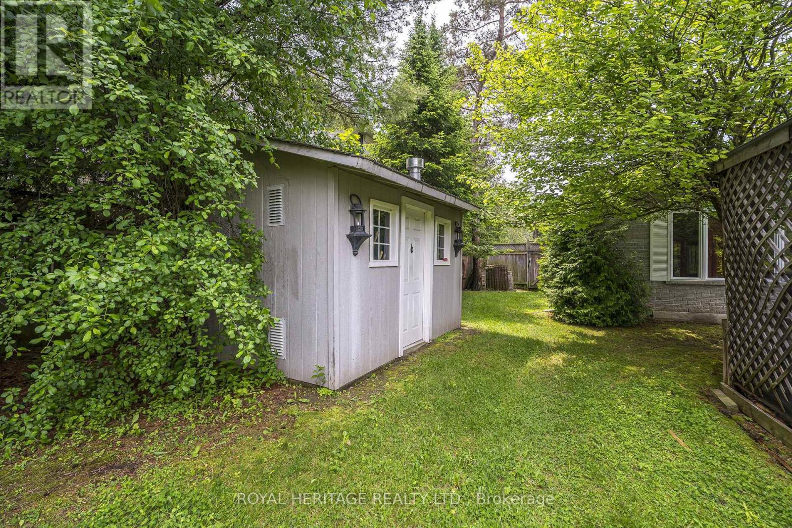 527 ROUGEMOUNT DRIVE - 25