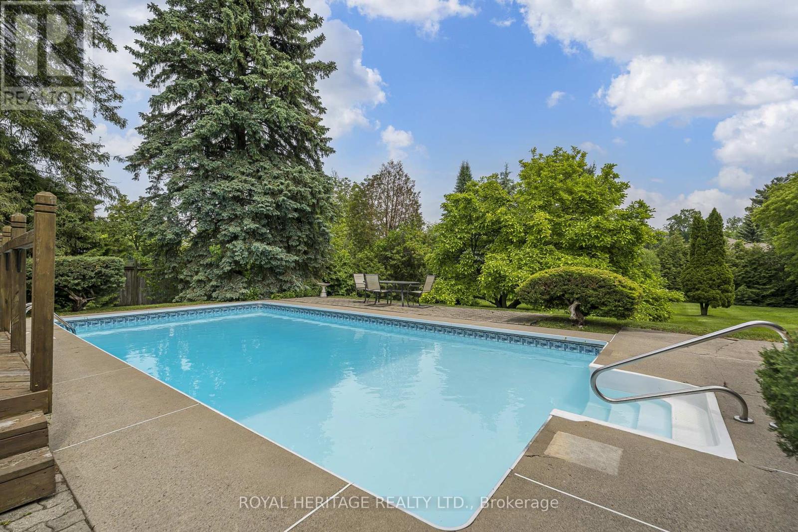 527 ROUGEMOUNT DRIVE - 5
