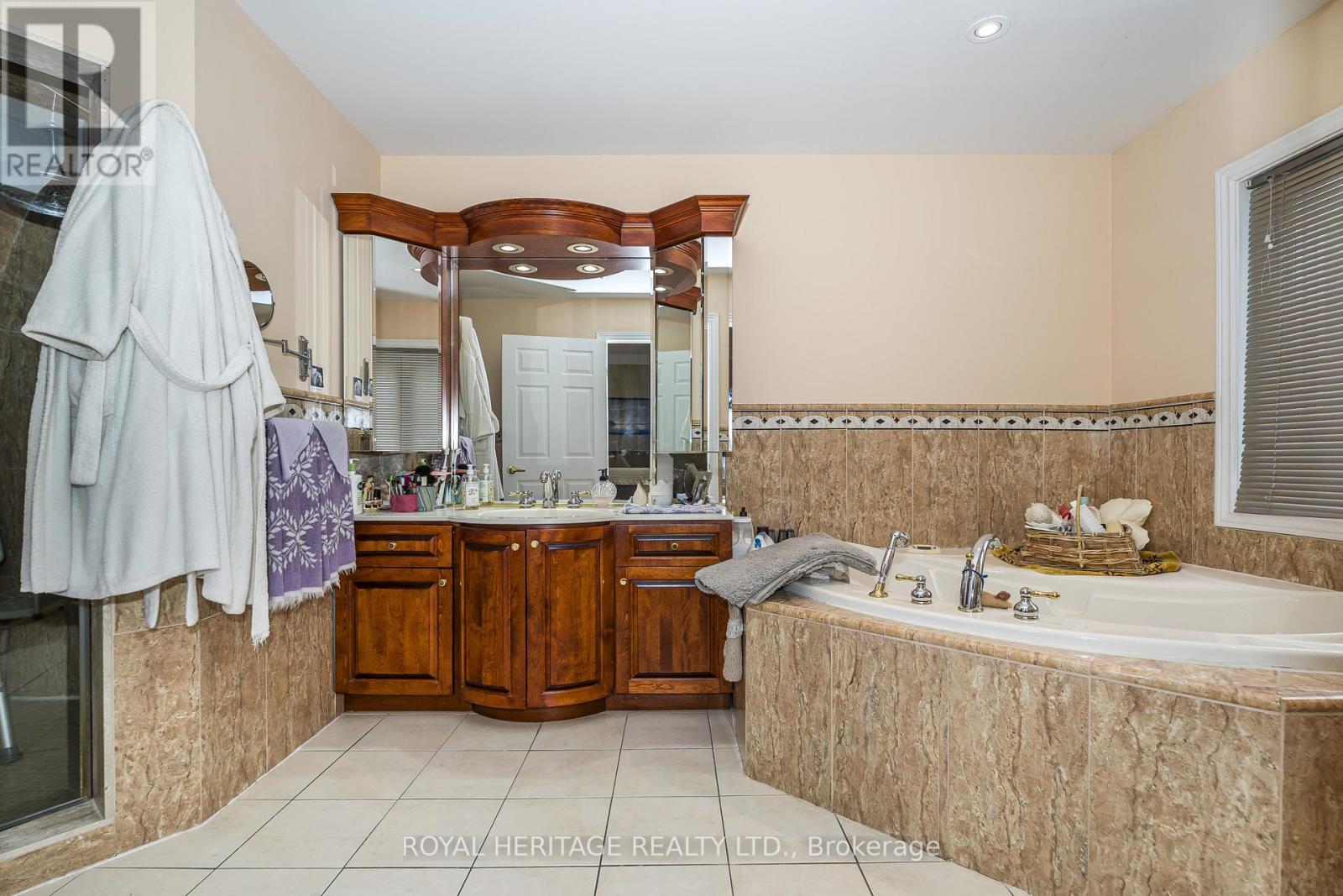 527 ROUGEMOUNT DRIVE - 15