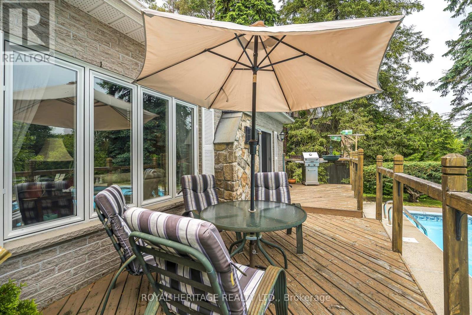 527 ROUGEMOUNT DRIVE - 22