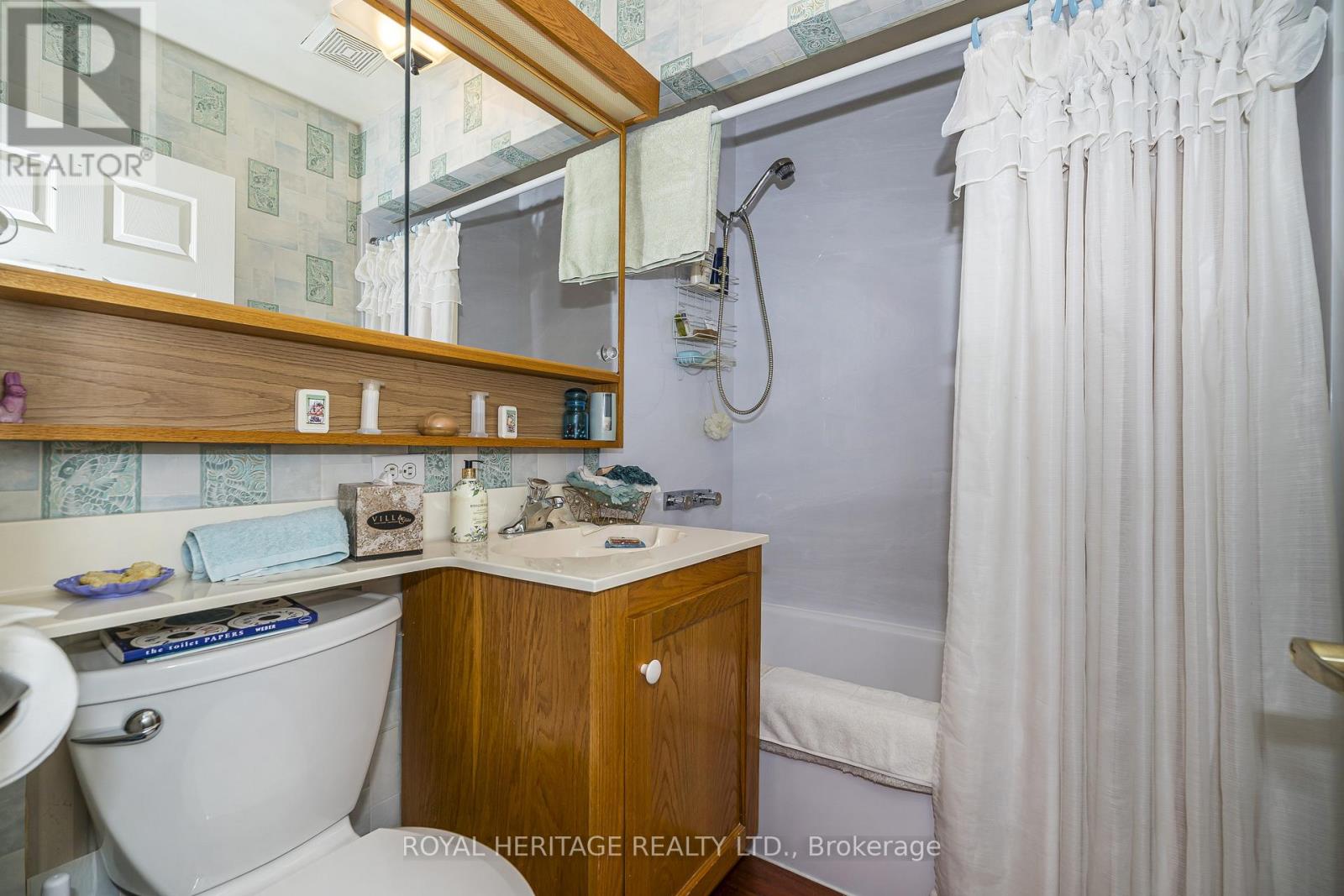 527 ROUGEMOUNT DRIVE - 19