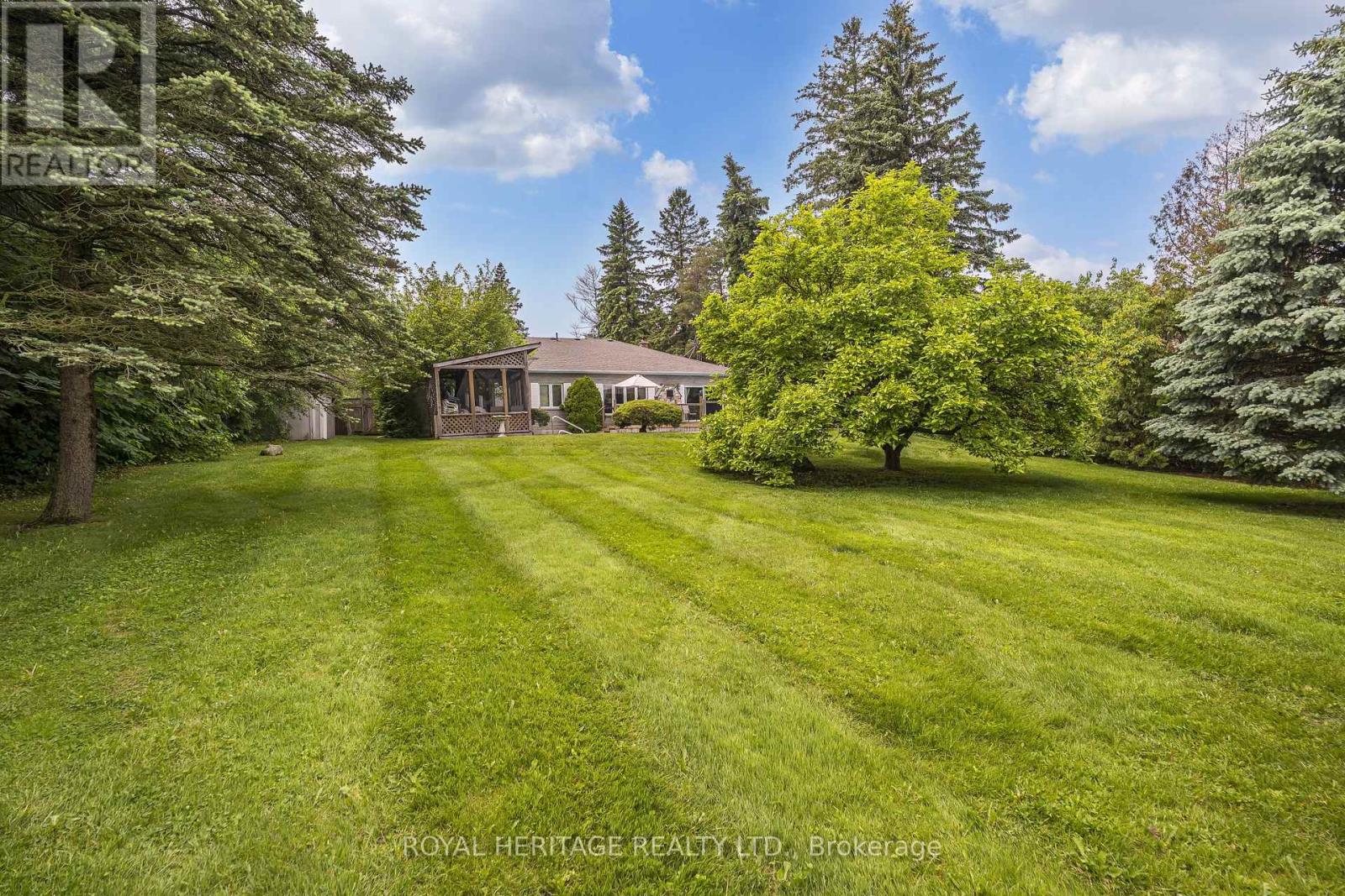 527 ROUGEMOUNT DRIVE - 26