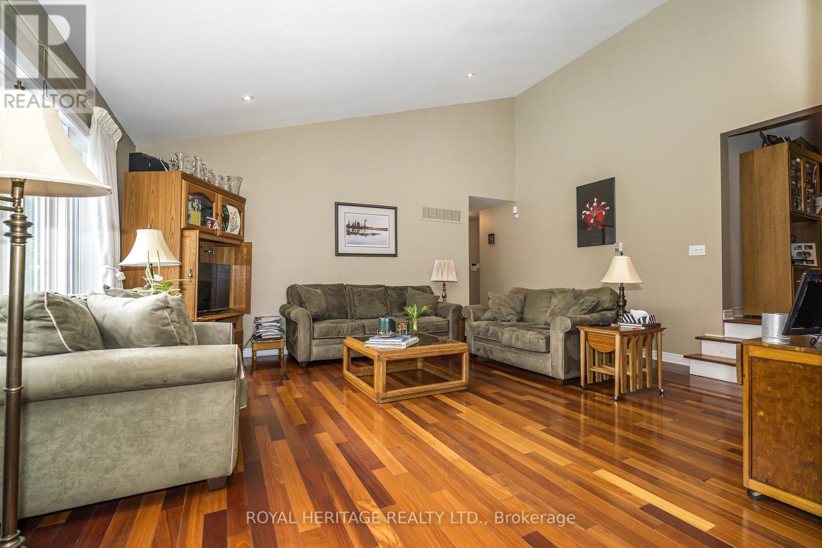 527 ROUGEMOUNT DRIVE - 6