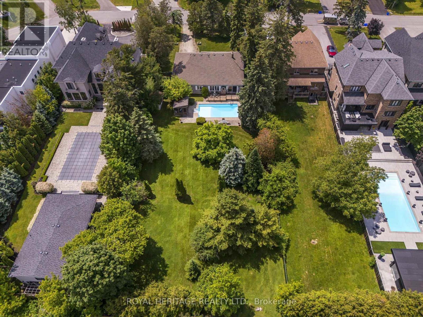 527 ROUGEMOUNT DRIVE - 27