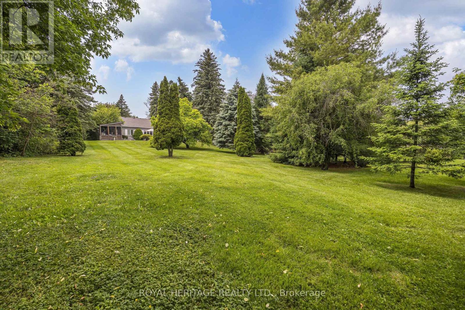 527 ROUGEMOUNT DRIVE - 30