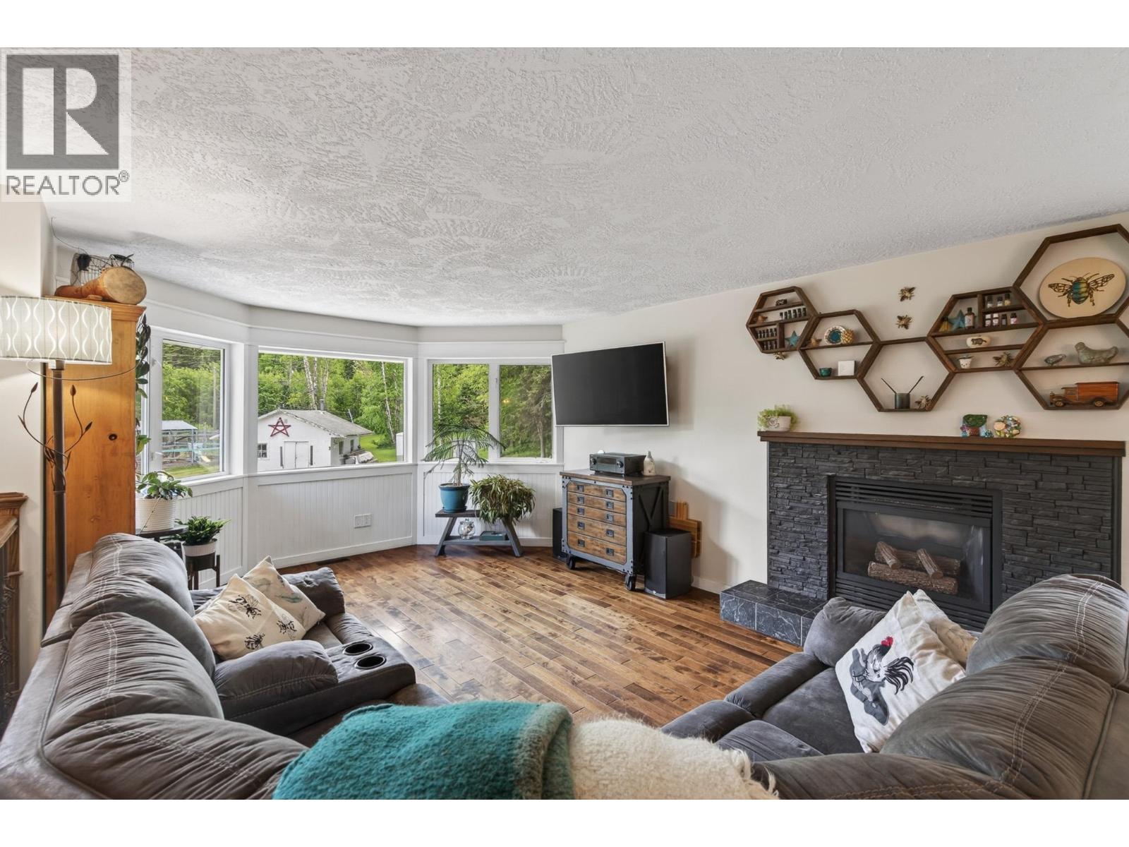 9365 OLAF ROAD - 10