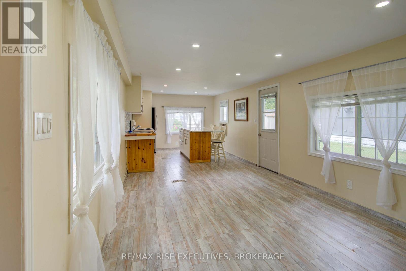 #27 104 ELLISVILLE ROAD - 19