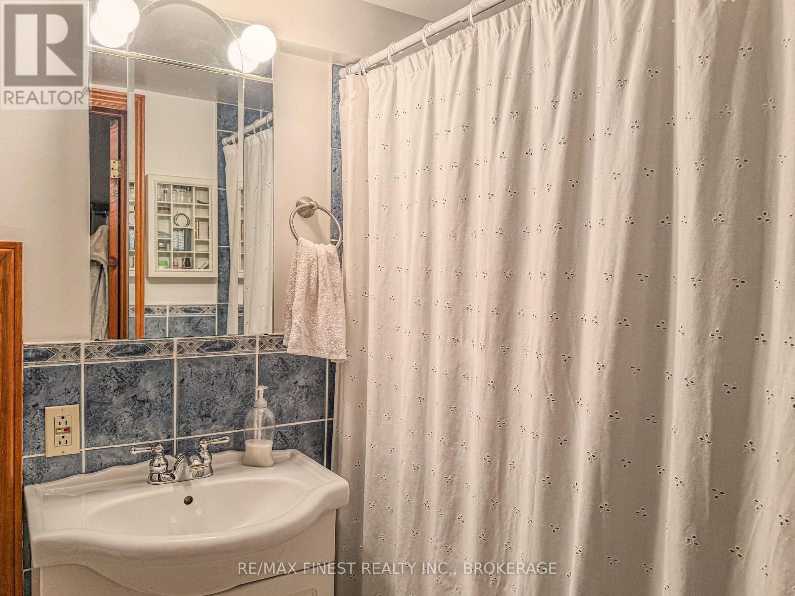 166 QUEEN STREET - 30