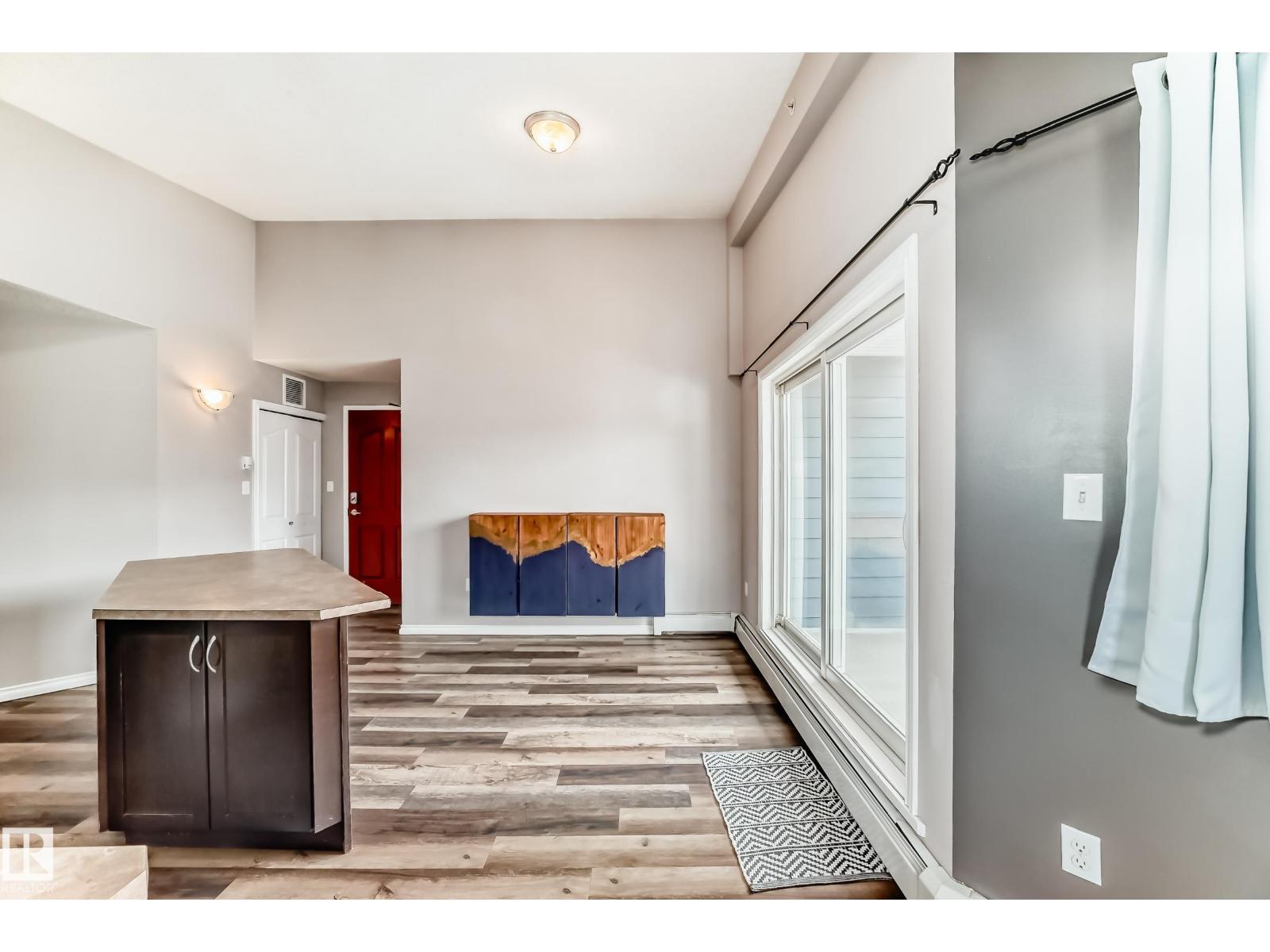#401 10710 116 ST NW - 6