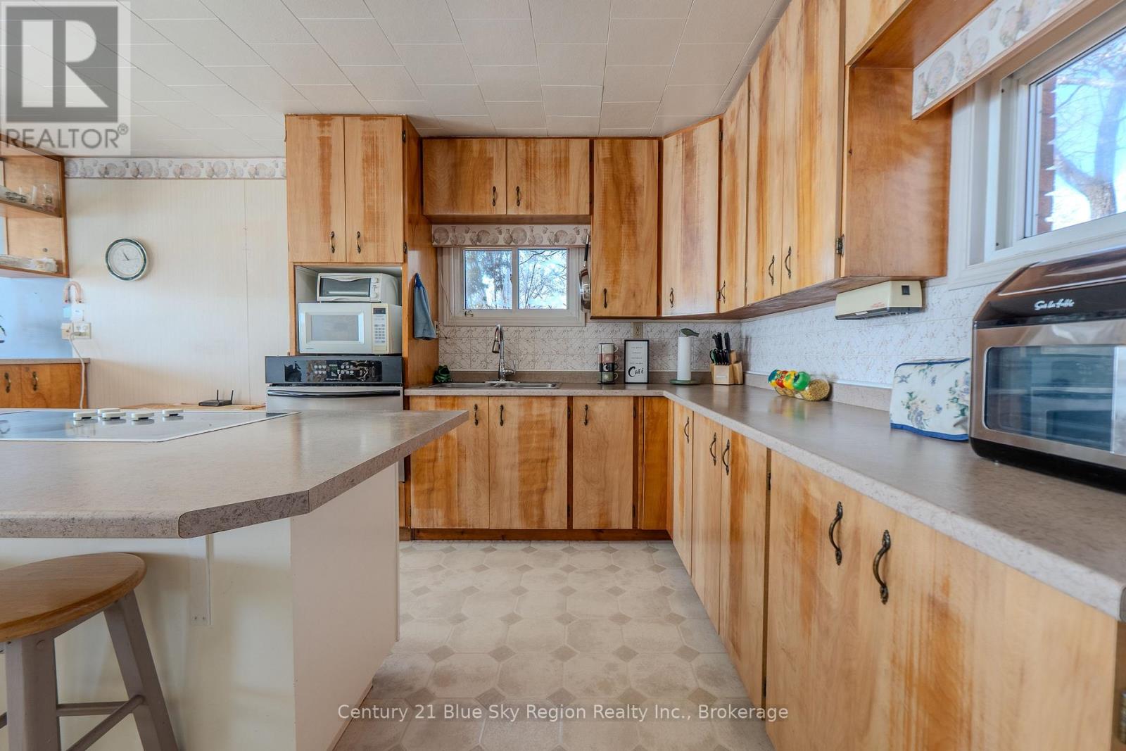 8 GERARD ROAD - 3