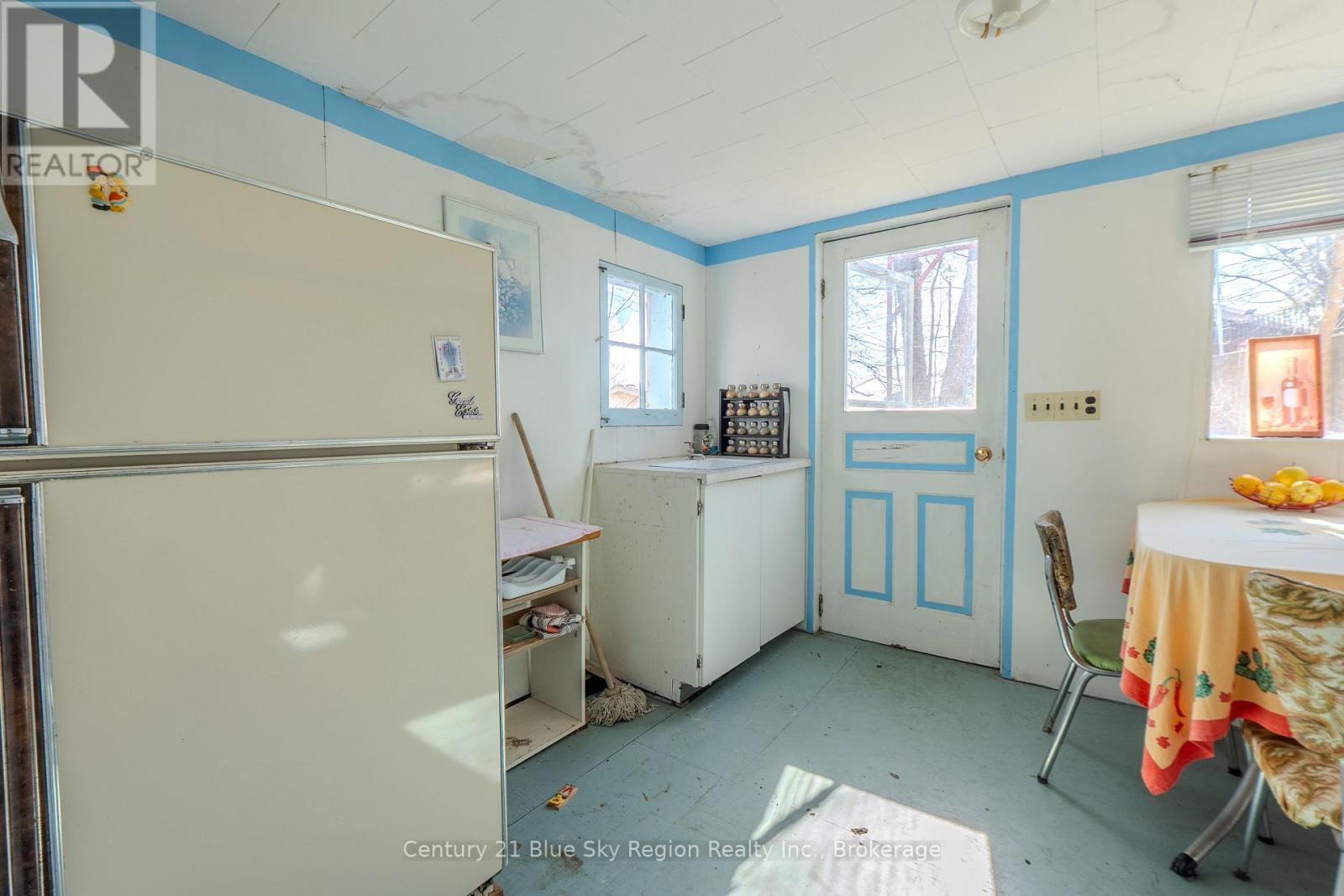 8 GERARD ROAD - 33