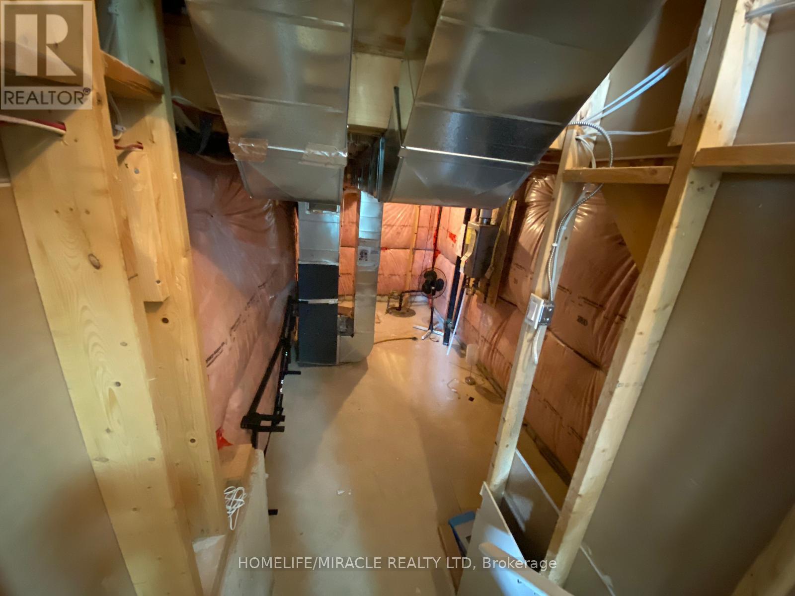 939 WEST VILLAGE SQUARE - 34
