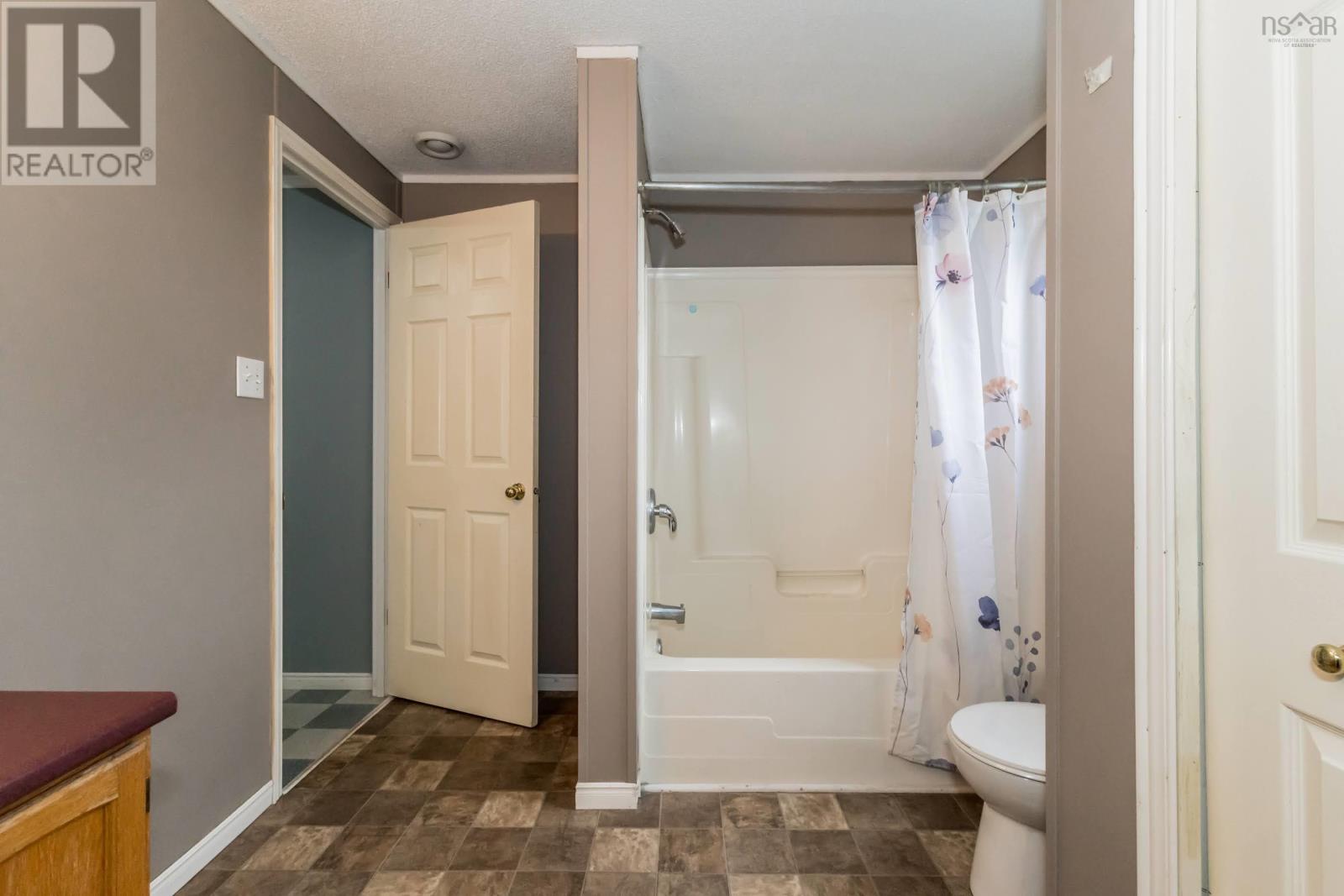 44 Douglas Avenue - 23